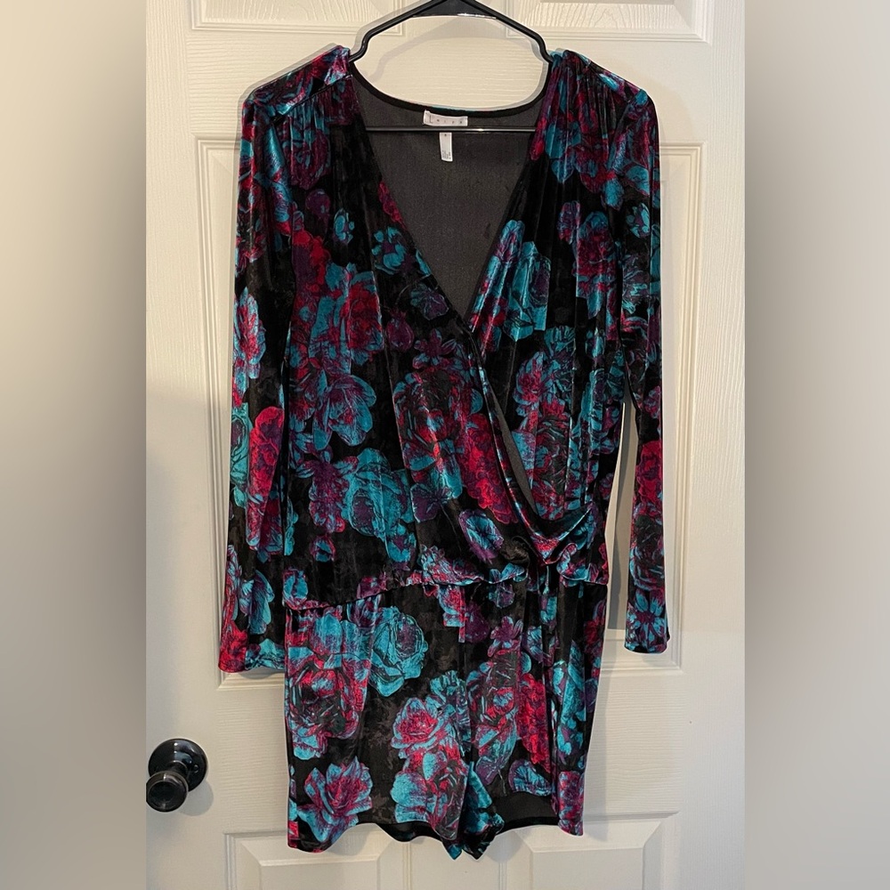 Leith Jewel Tone Velvet Floral Romper V-neck Elastic Waist Medium